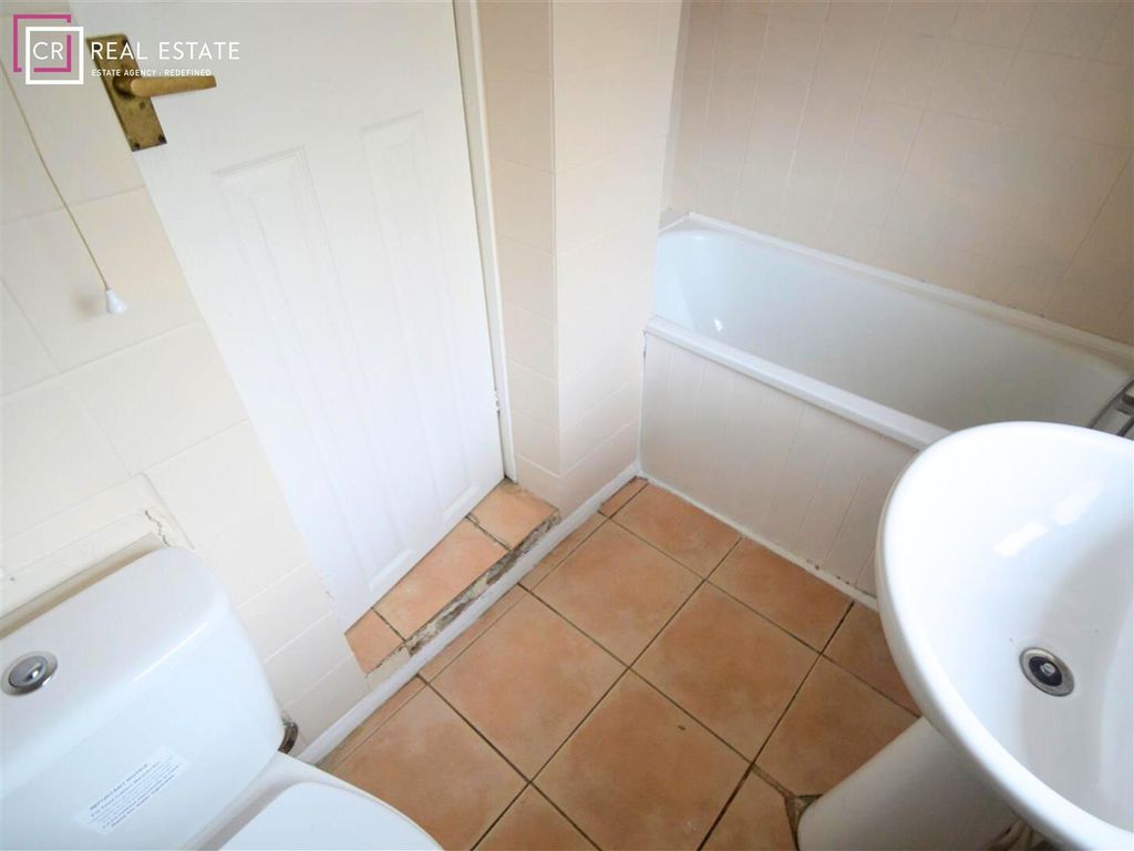 Property photo 3 of 7 Bathroom