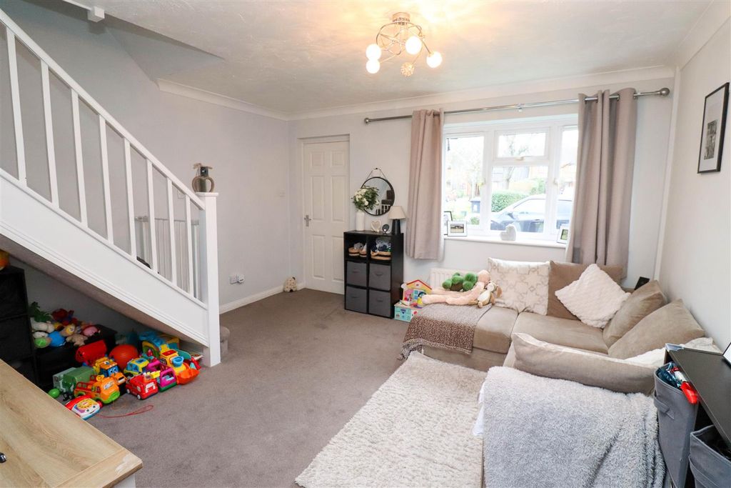 Property photo 3 of 16 Lounge