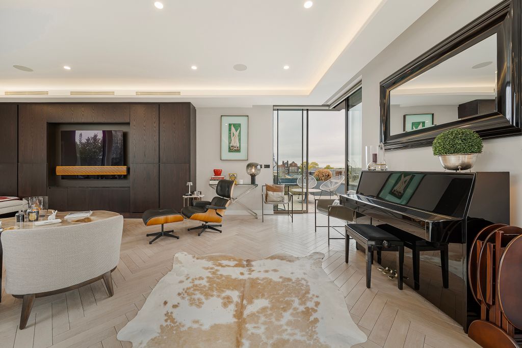 Property photo 2 of 27