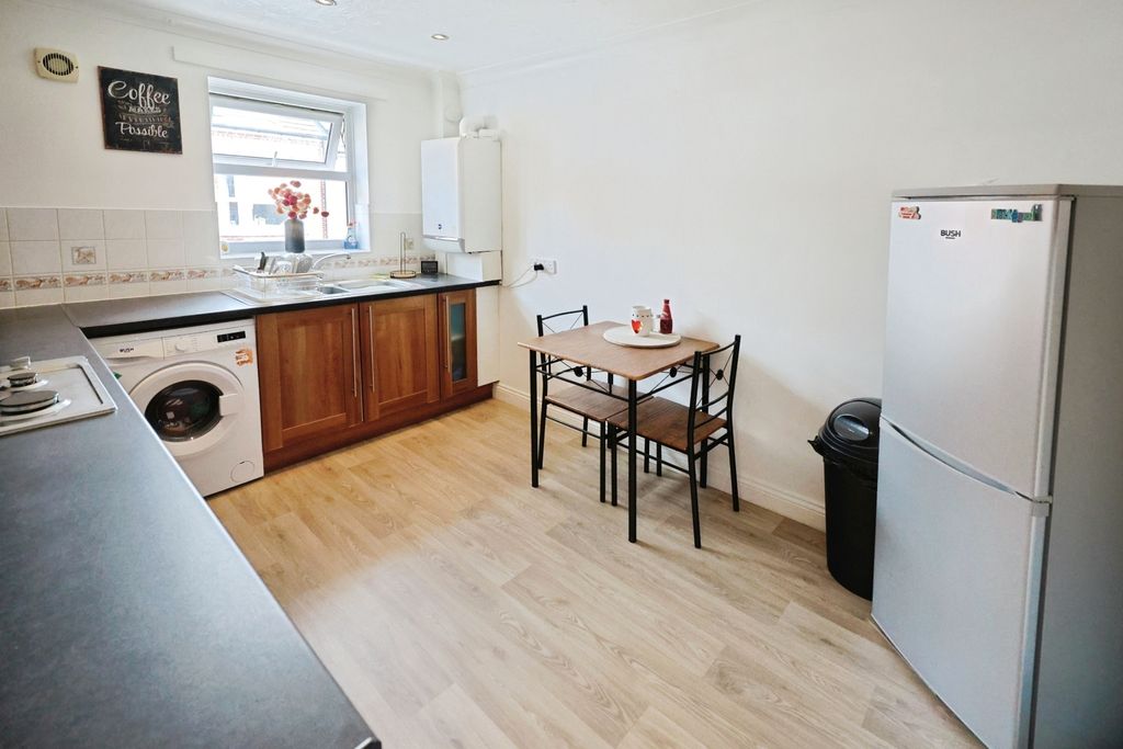 Property photo 3 of 12 Pbox-Img.Jpg