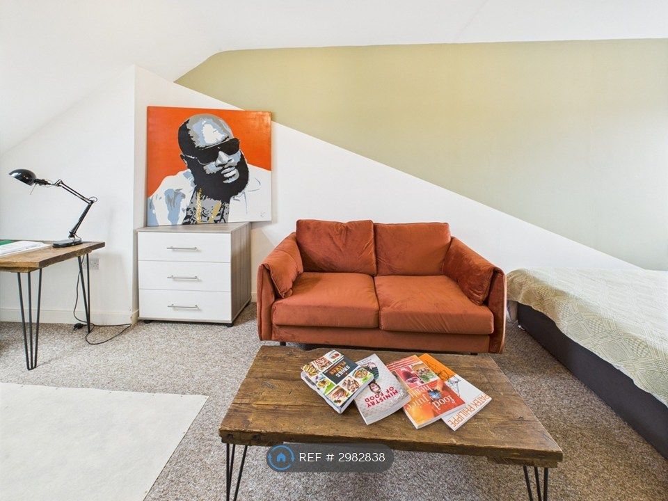 Property photo 3 of 7 Room 5 Seating Area