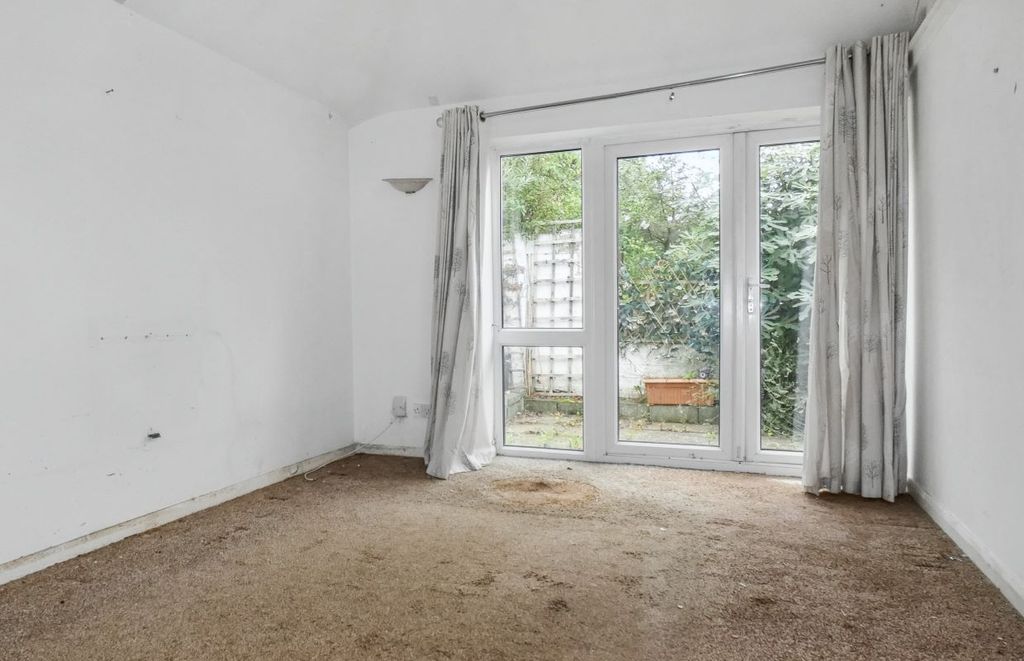 Property photo 3 of 9