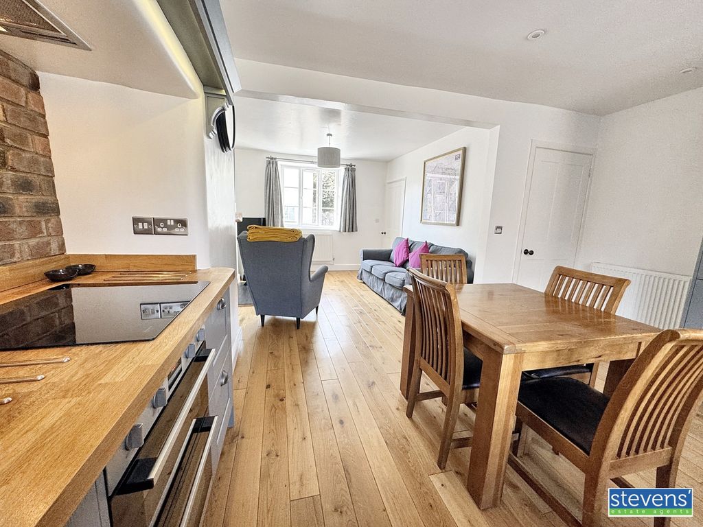 Property photo 3 of 16 Image00007