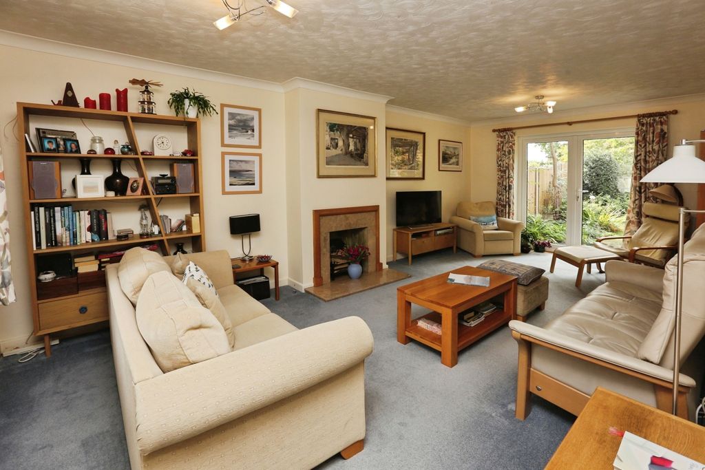 Property photo 2 of 17 Photo