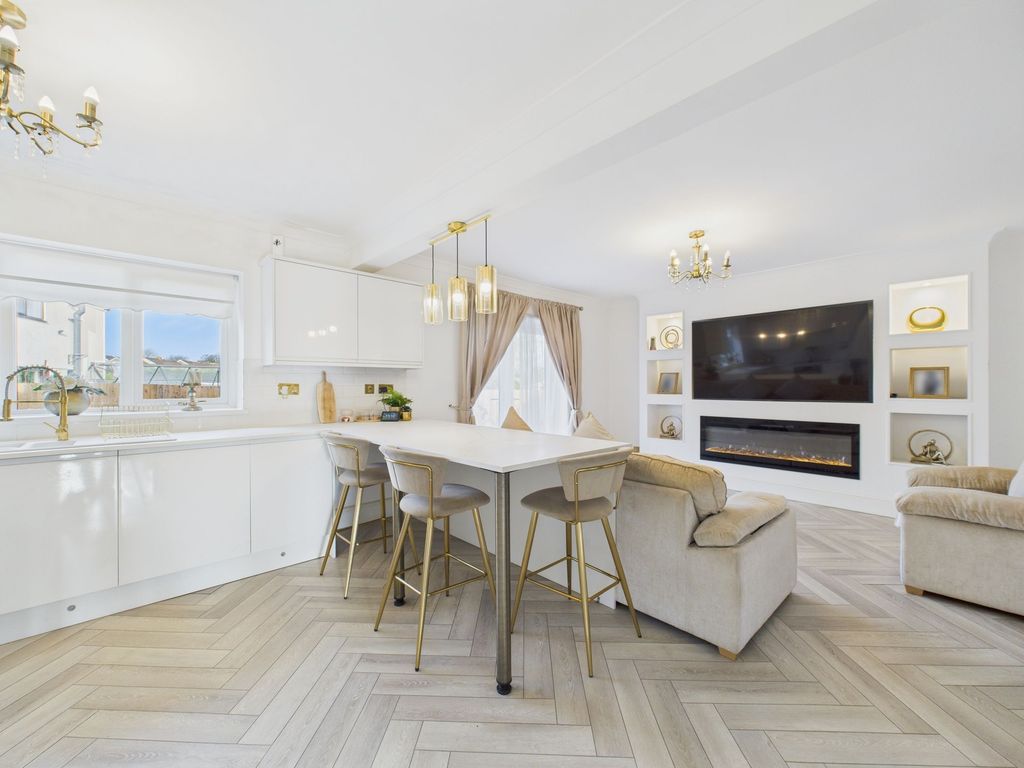 Property photo 2 of 47