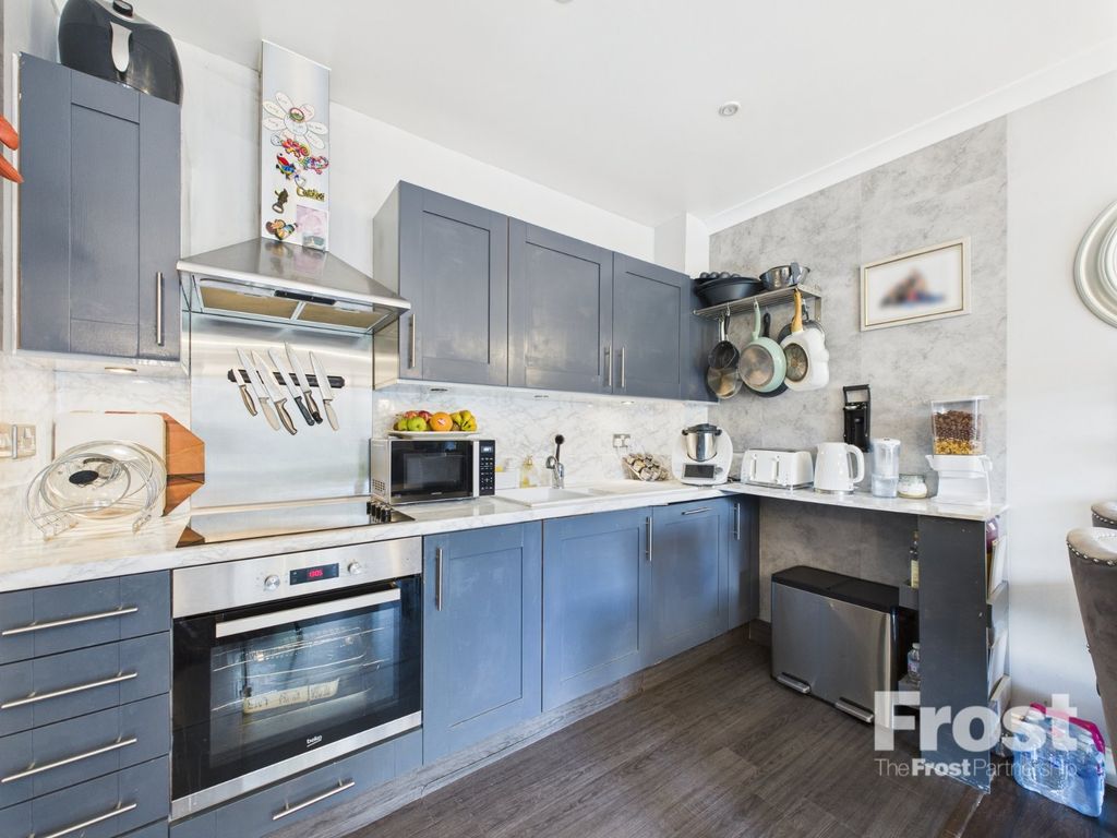 Property photo 3 of 14 Kitchen