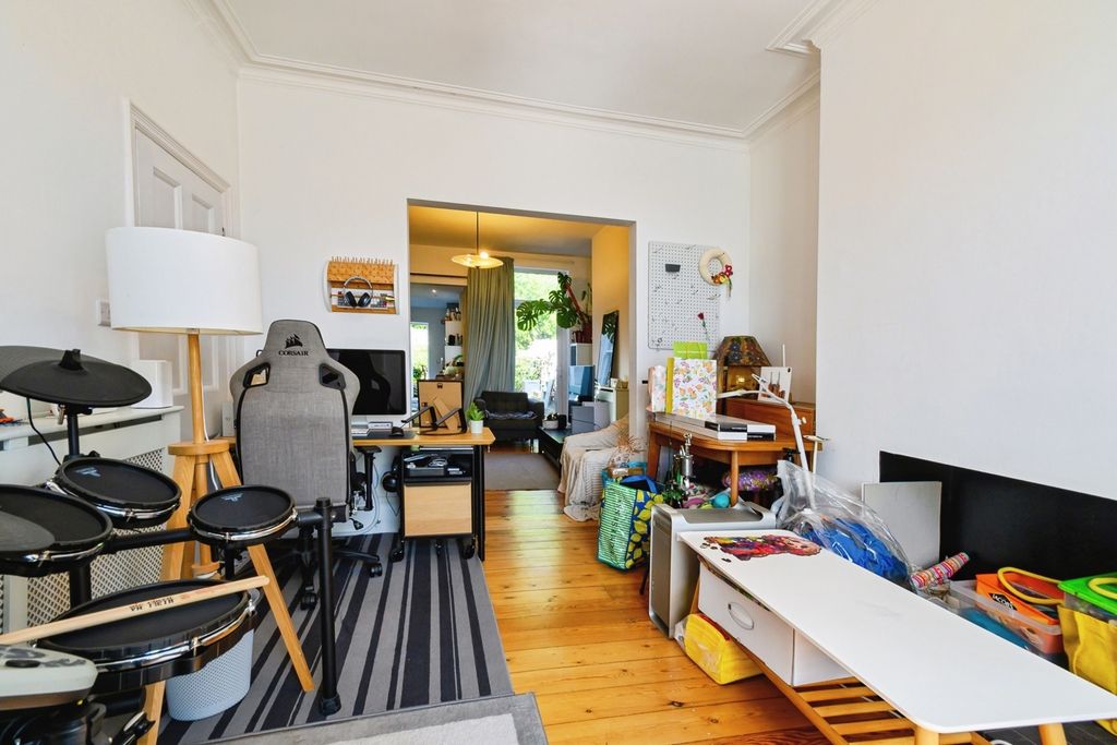 Property photo 3 of 17 Living Room