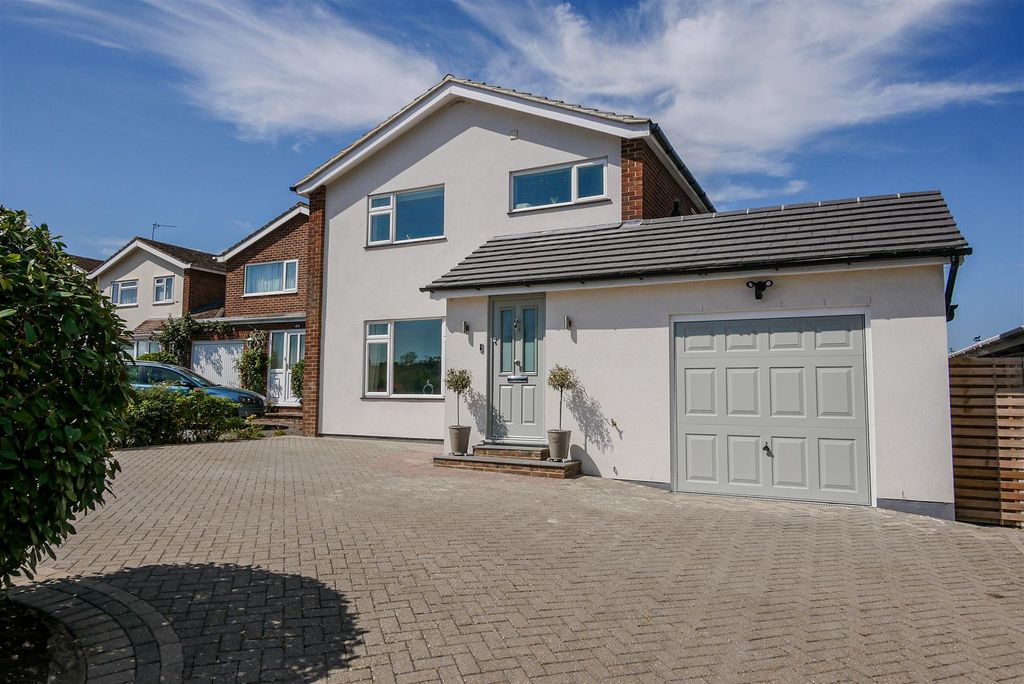Property photo 1 of 15 Approach