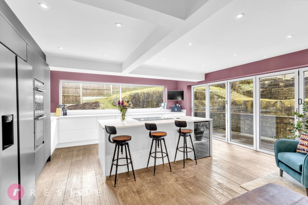 Property photo 2 of 24 Breakfast Kitchen