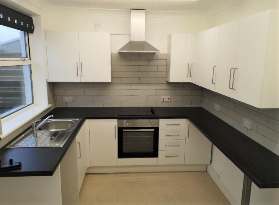 Property photo 3 of 10 Kitchen.Jpg