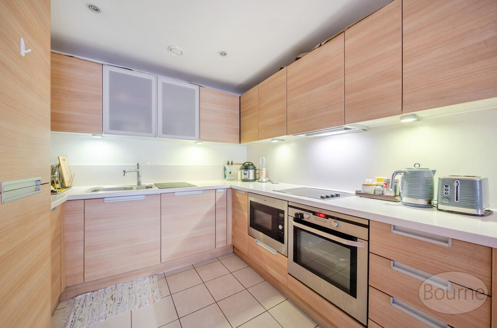 Property photo 2 of 14 001Df93E-5d72-4A9...