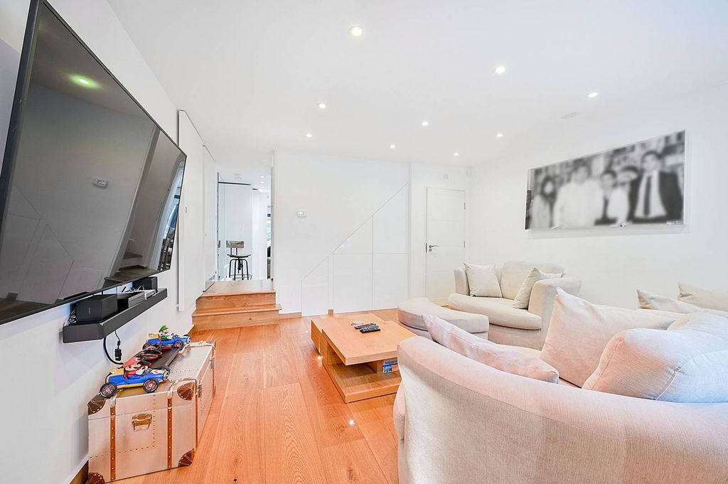 Property photo 3 of 18