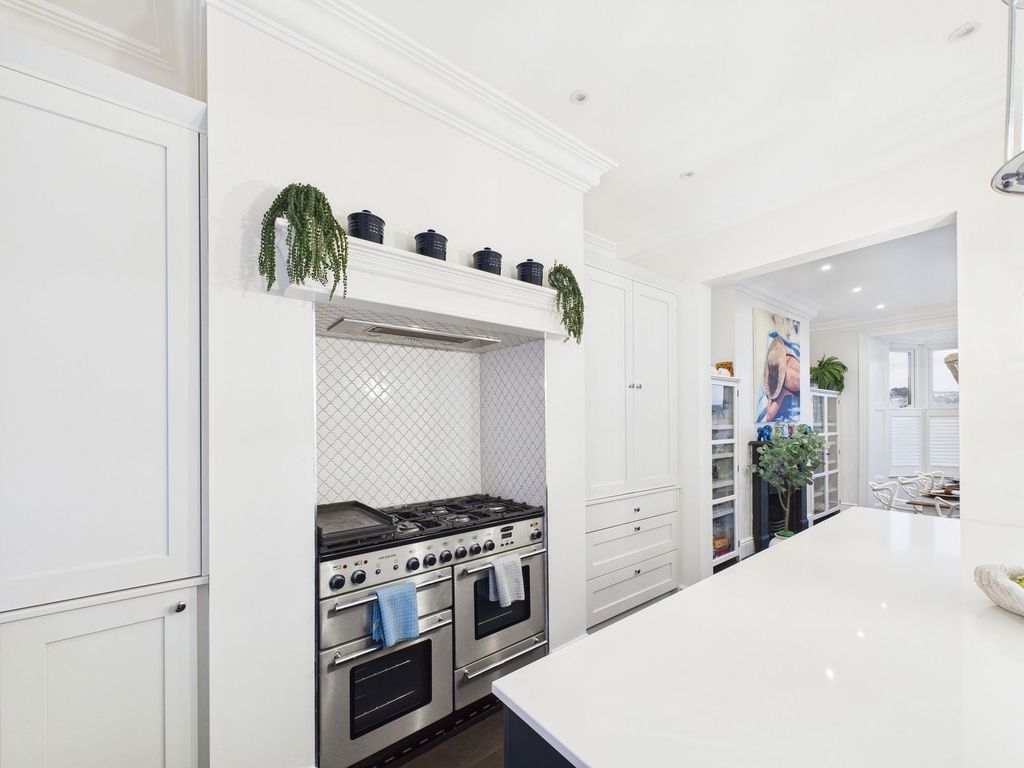 Property photo 3 of 27