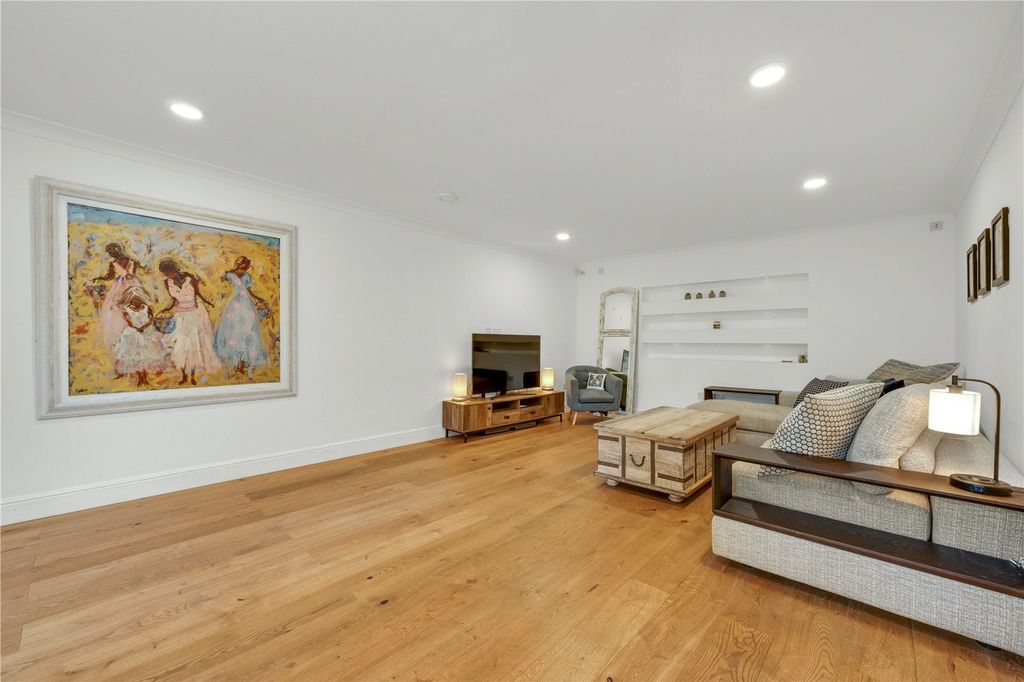 Property photo 3 of 19 Reception