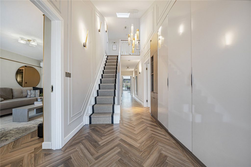 Property photo 2 of 34 Picture No. 82