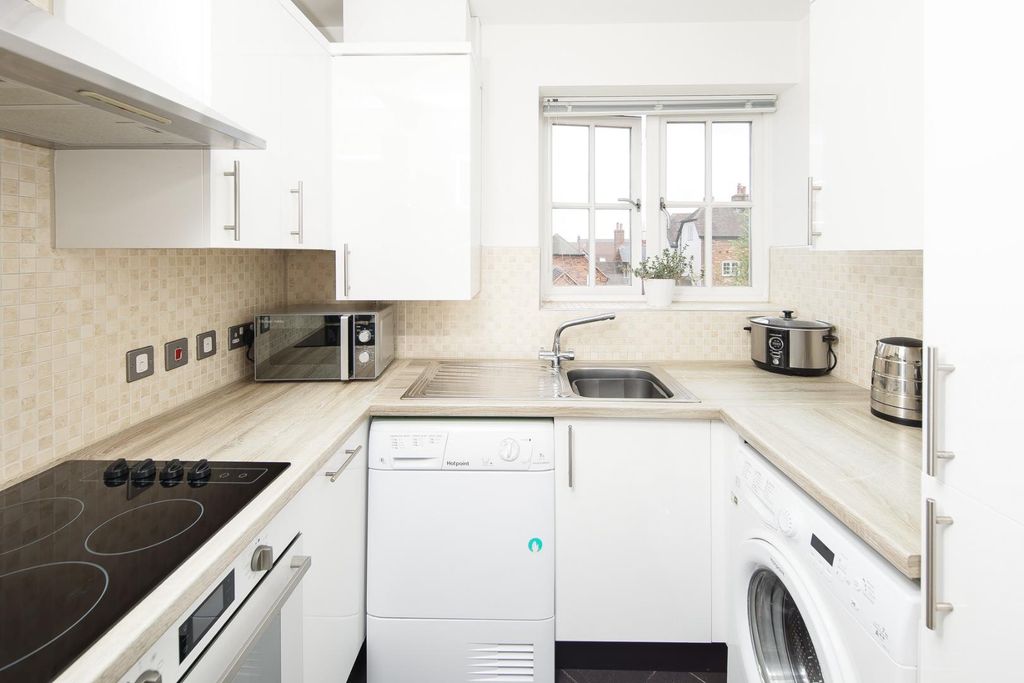 Property photo 3 of 12 Kitchen