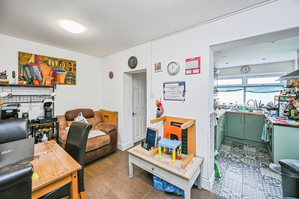 Property photo 3 of 11 Pbox-Img.Jpg