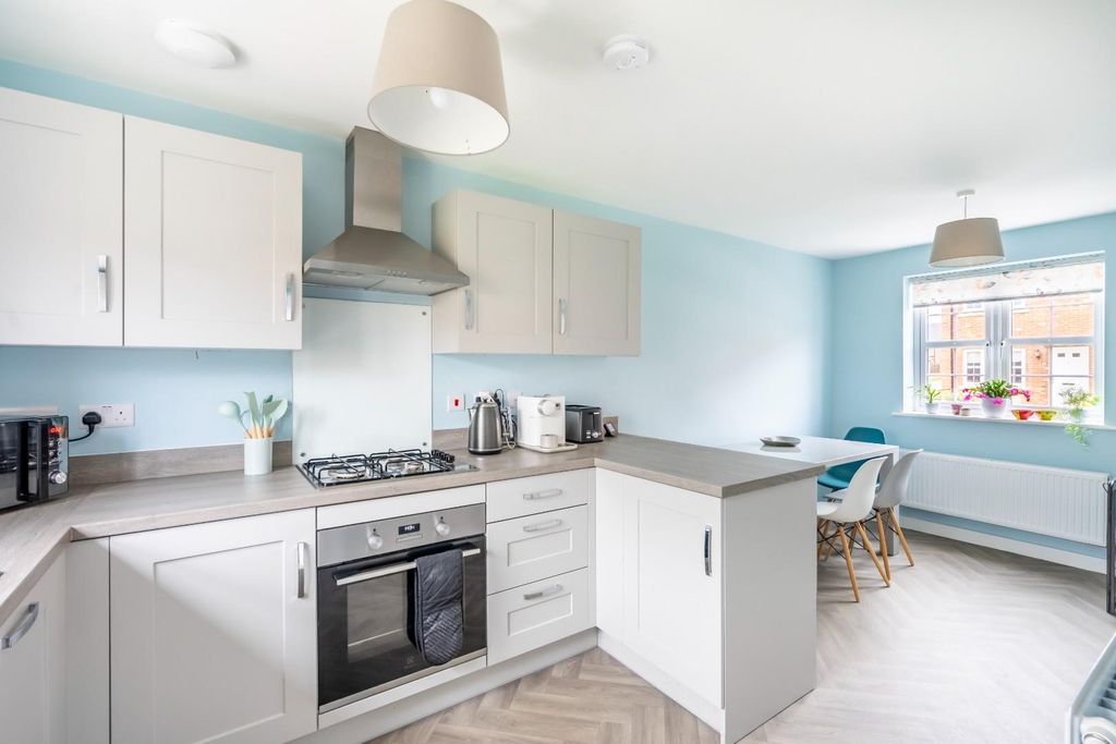 Property photo 2 of 20 Kitchen