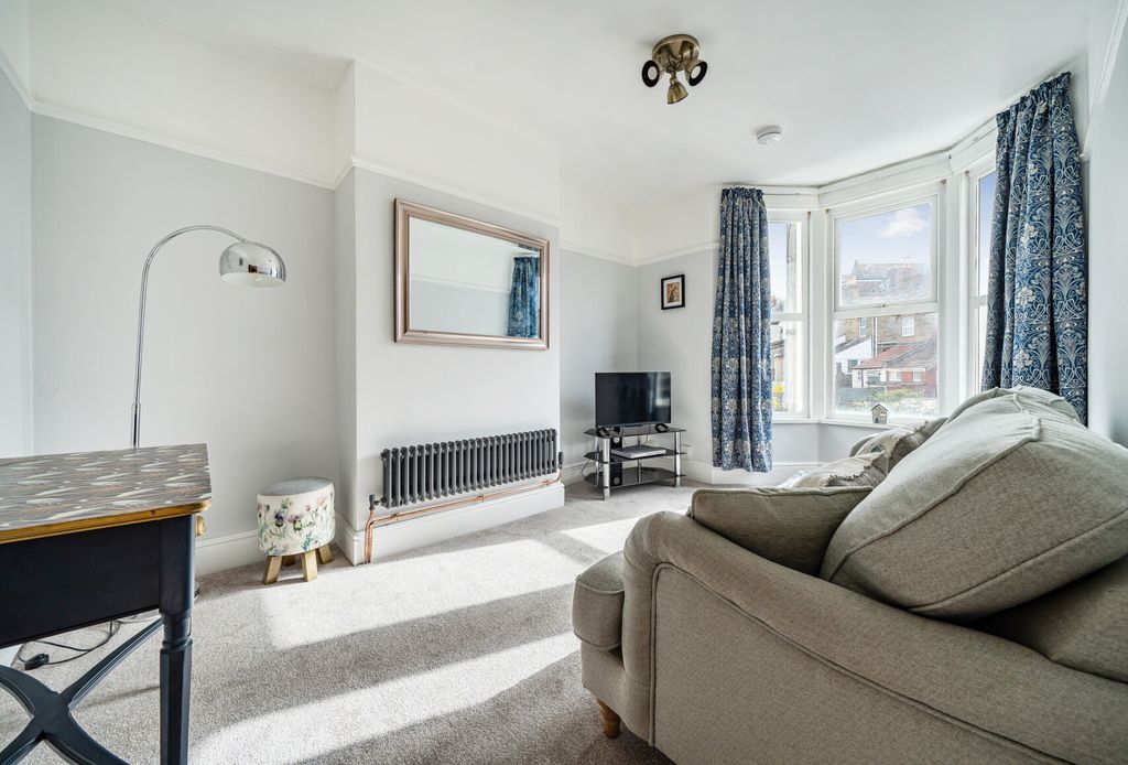 Property photo 1 of 12 1446495-8-69E09Ec...