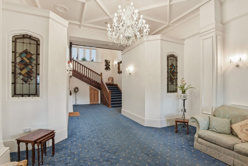 Property photo 3 of 27