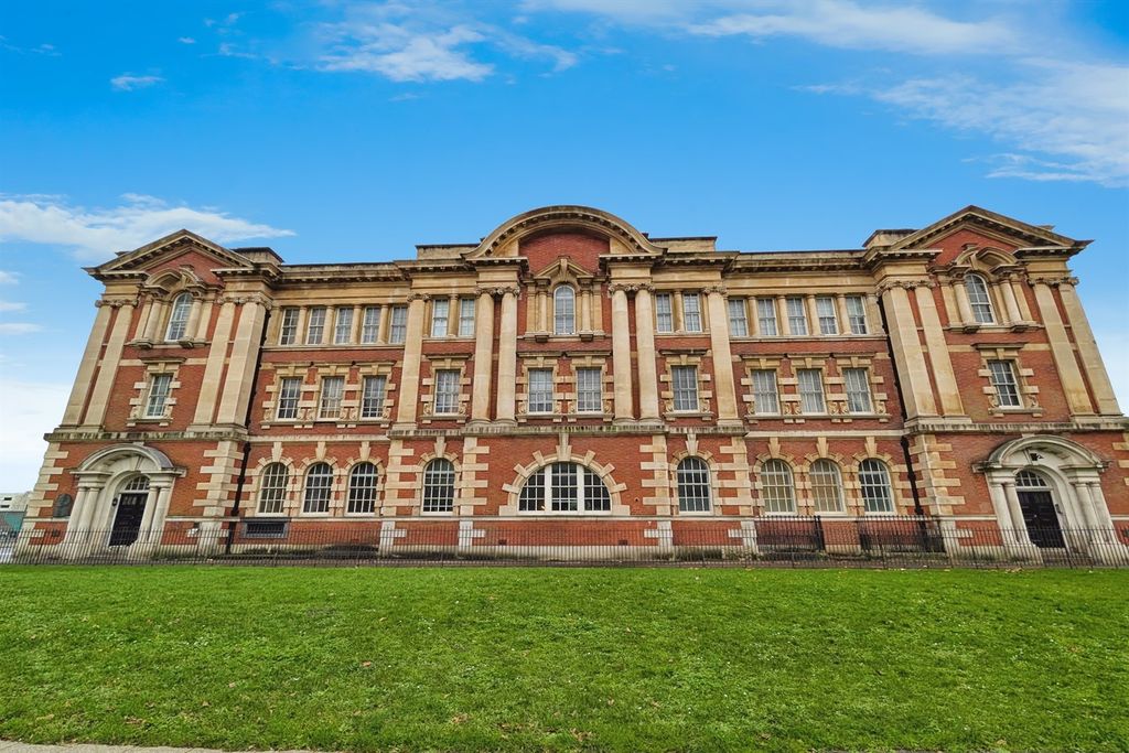 Property photo 1 of 10 (Main)