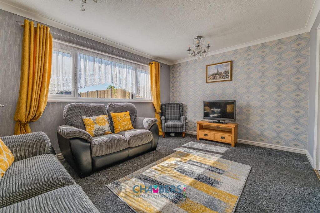 Property photo 2 of 32 Lounge