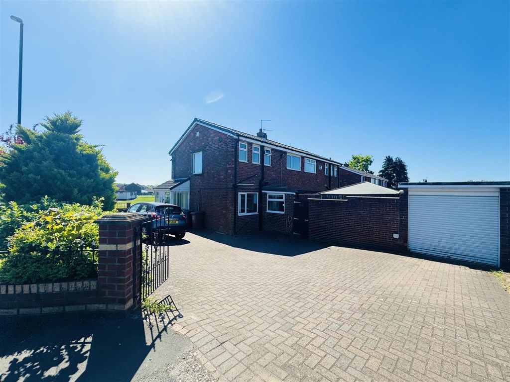 Property photo 1 of 20 Externally