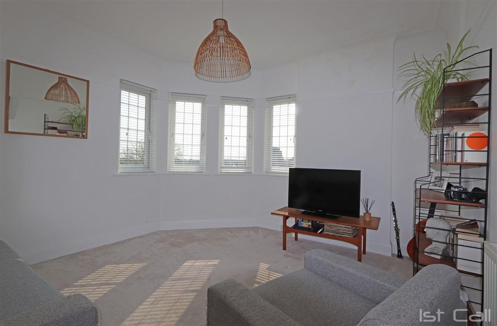 Property photo 3 of 8 Lounge_2.Jpg