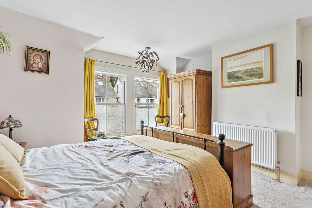 Property photo 3 of 22 Bed 1