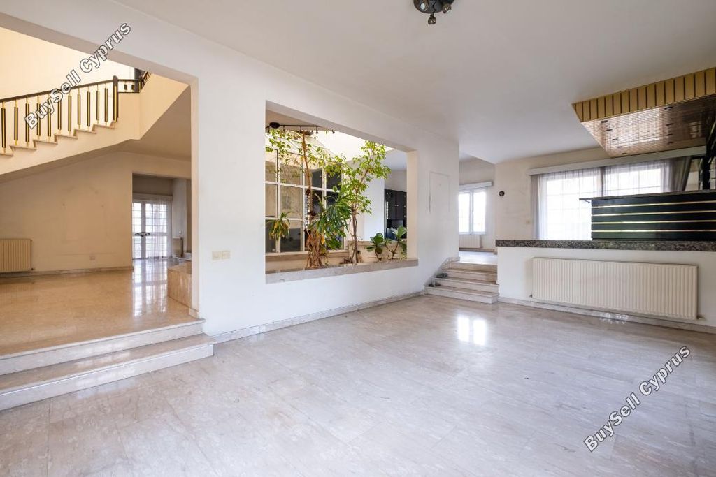 Property photo 3 of 37