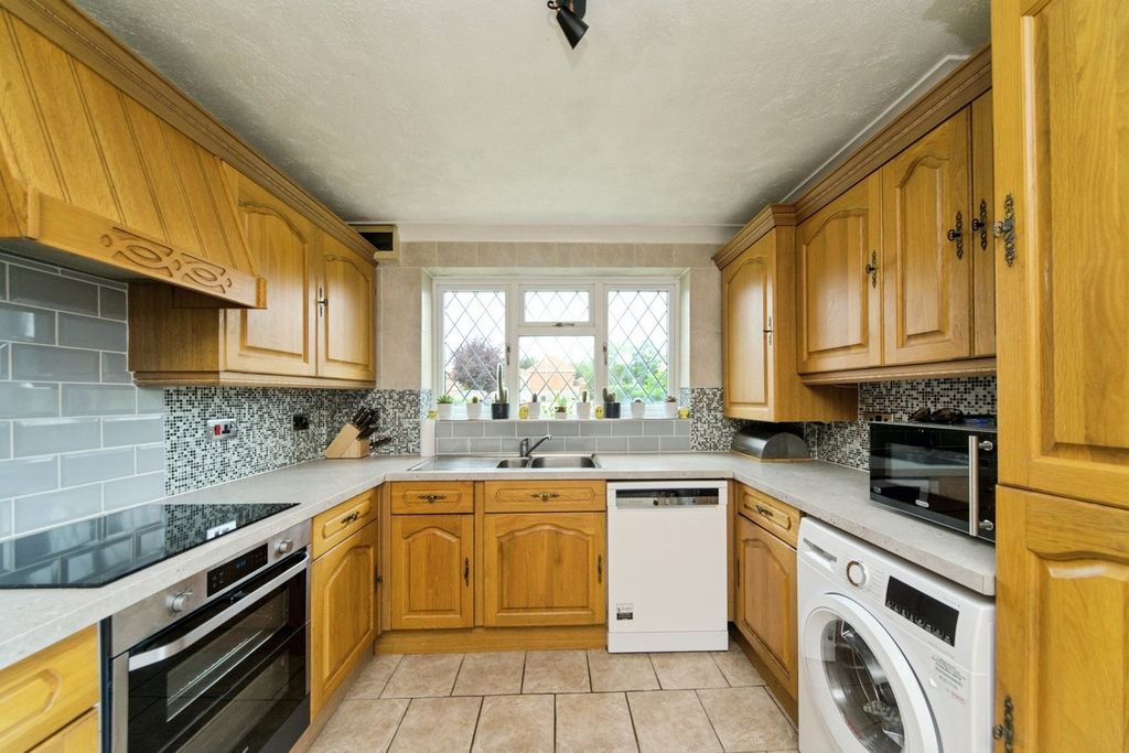 Property photo 2 of 19