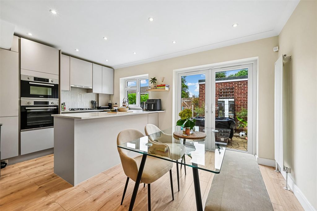 Property photo 1 of 12 Blenheim Road (6).Jpg