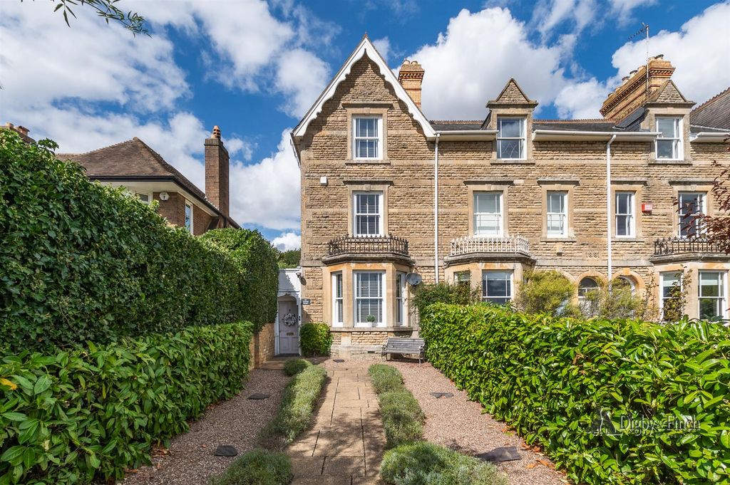 Property photo 1 of 52