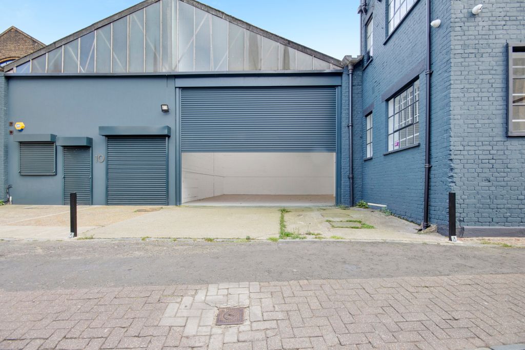 Property photo 2 of 13