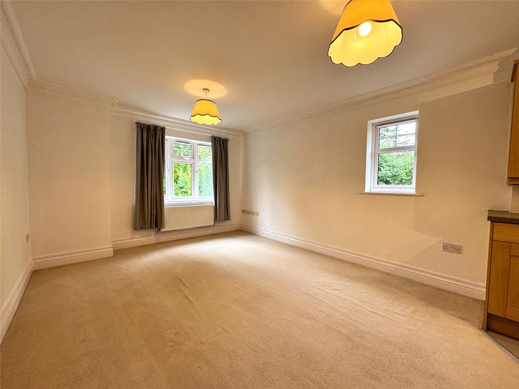 Property photo 2 of 8 Picture No. 17