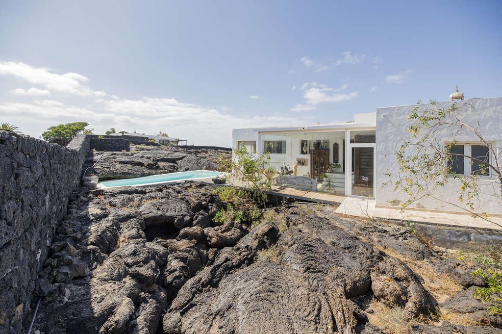 Property photo 3 of 38