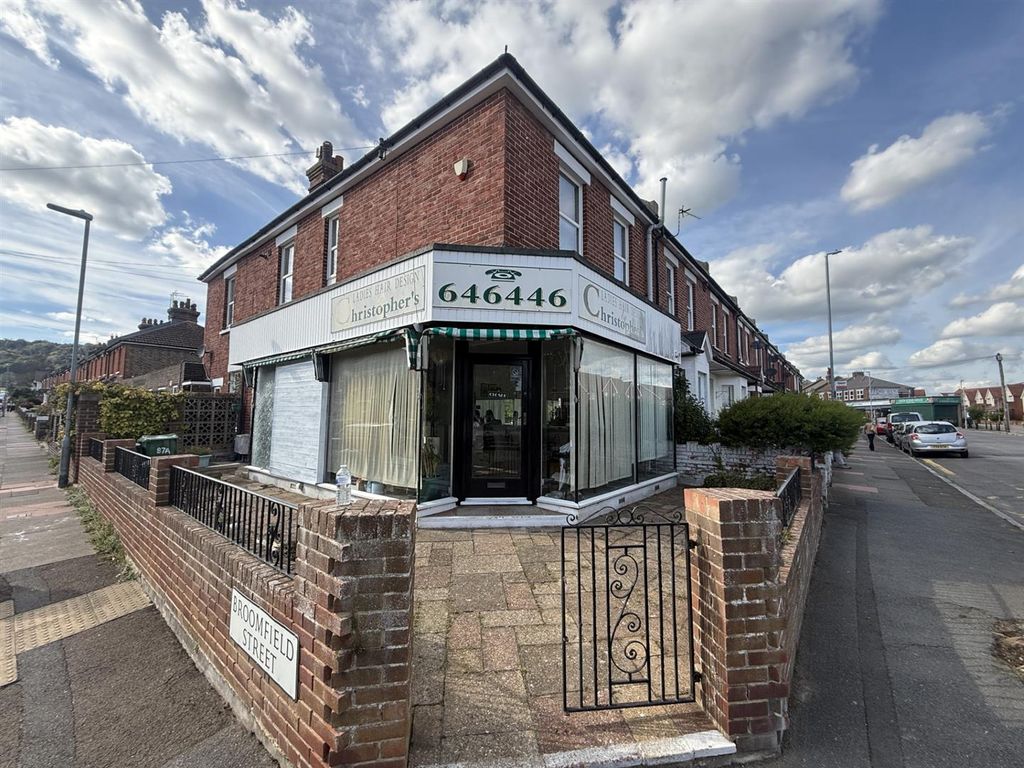 Property photo 1 of 6 01323 438506