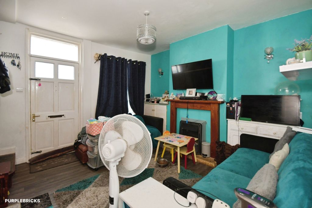 Property photo 3 of 19