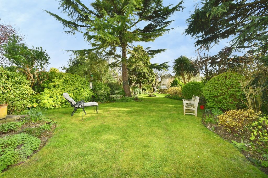 Property photo 2 of 34