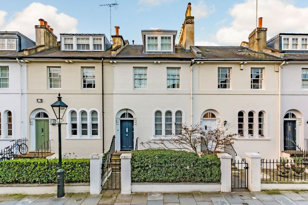 Property photo 1 of 2