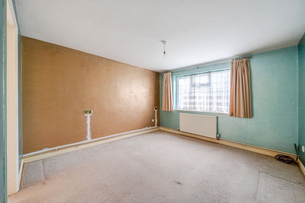 Property photo 3 of 16 Picture No. 11