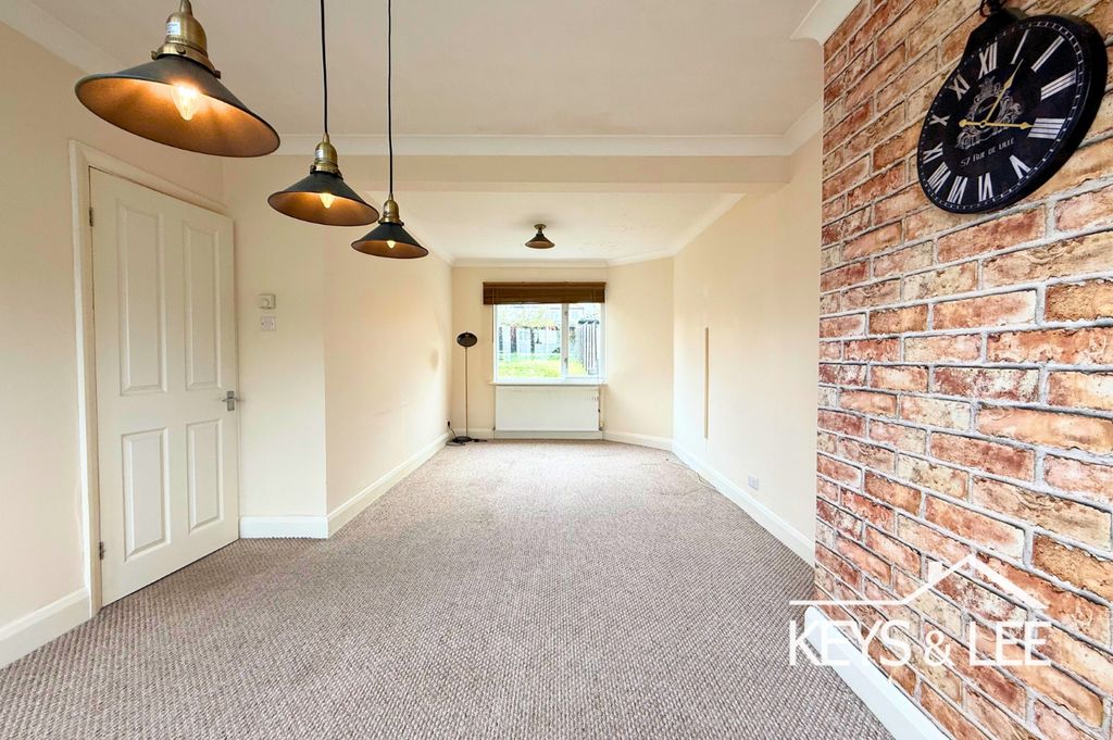 Property photo 2 of 15 4667523