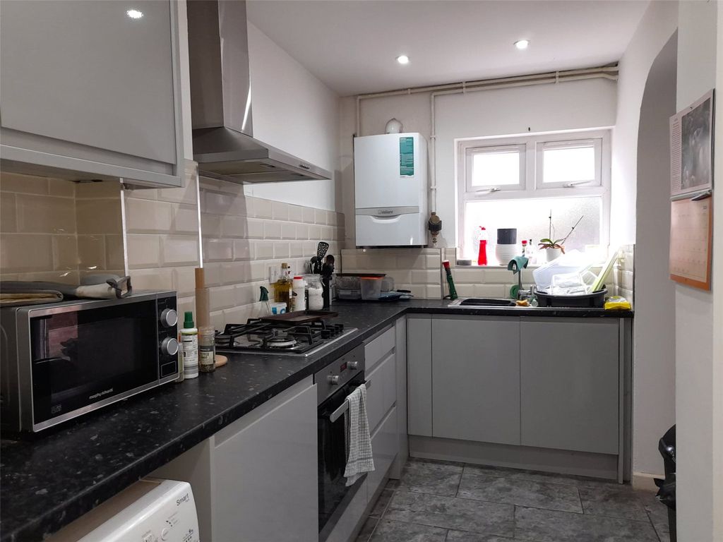 Property photo 2 of 8 Kitchen