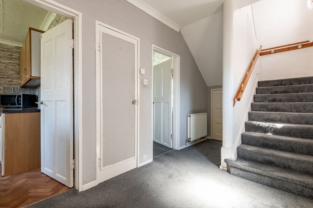 Property photo 3 of 18 Hallway