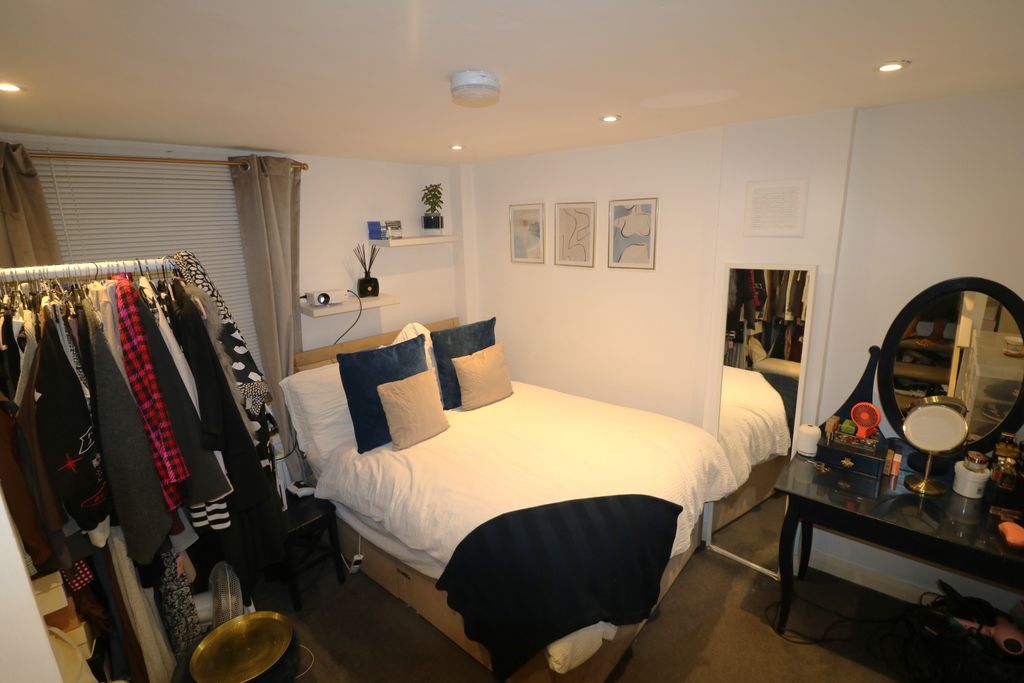 Property photo 1 of 4