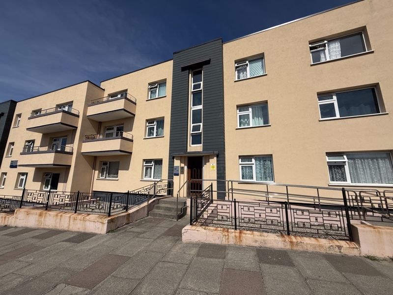 Property photo 1 of 9 Photo 4