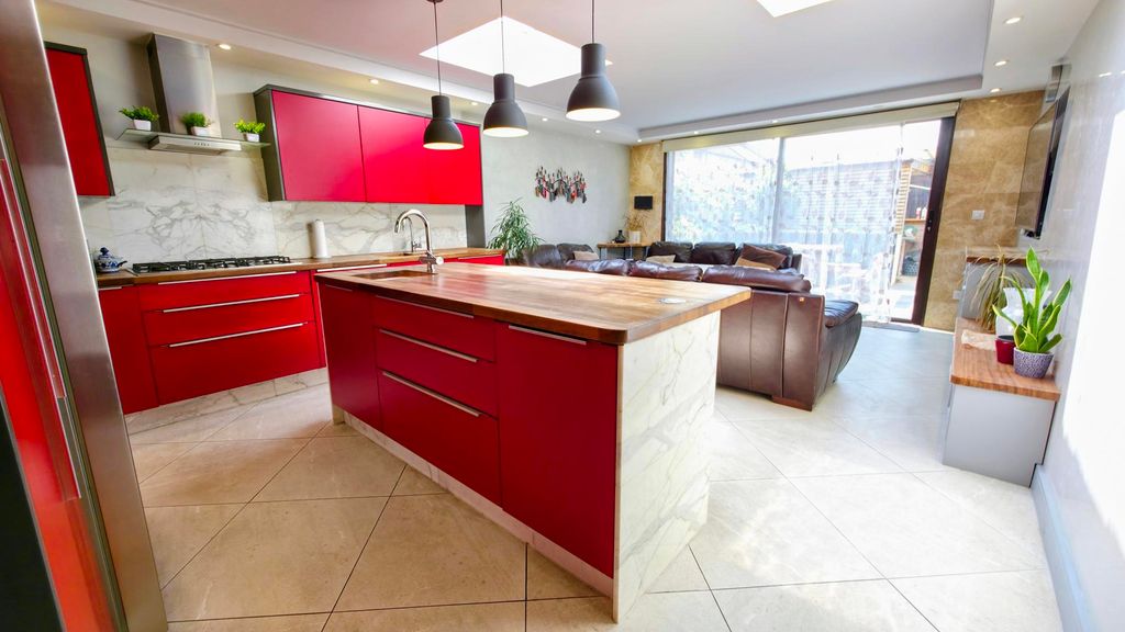 Property photo 2 of 32 Kitchen Diner