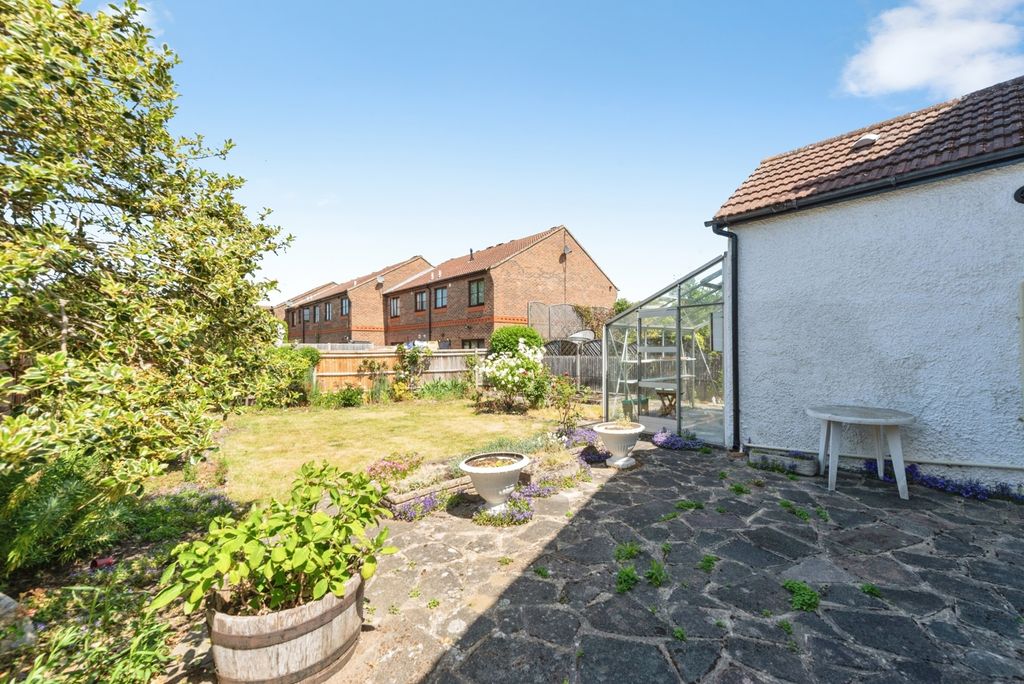 Property photo 3 of 18 Garden