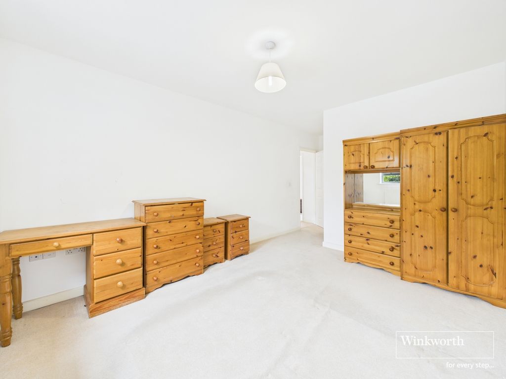 Property photo 3 of 10 Bed 1