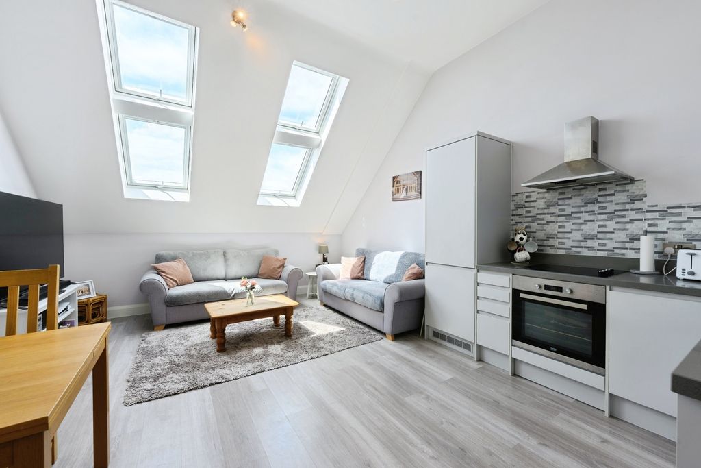 Property photo 2 of 11 Pbox-Img.Jpg